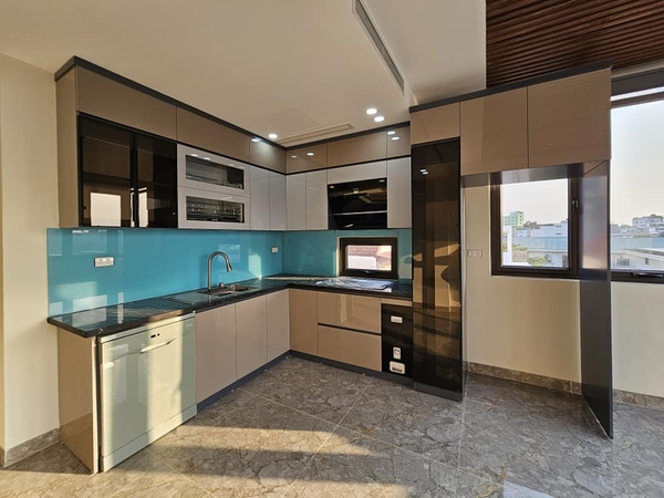 Bán nhà mặt ngõ Nguyễn Văn Cừ, 7 tầng, DT 40m2, MT 3.6m, có thang máy, kinh doanh