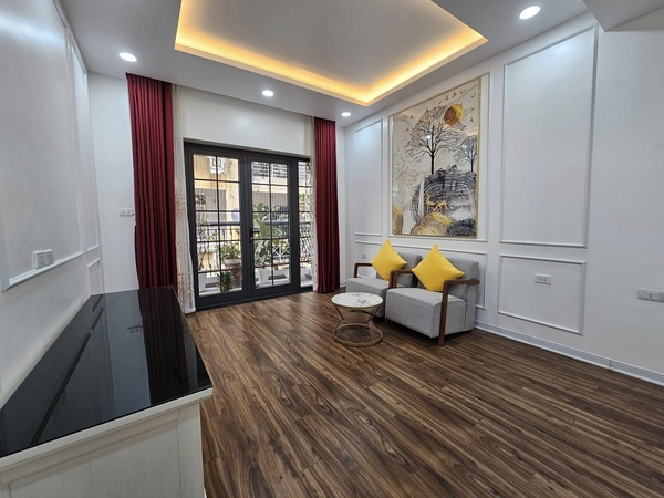 Bán nhà phân lô phố Ngọc Lâm, 5 tầng, DT 46m2, MT 3.6m, 4PN, full nội thất, đường 8m