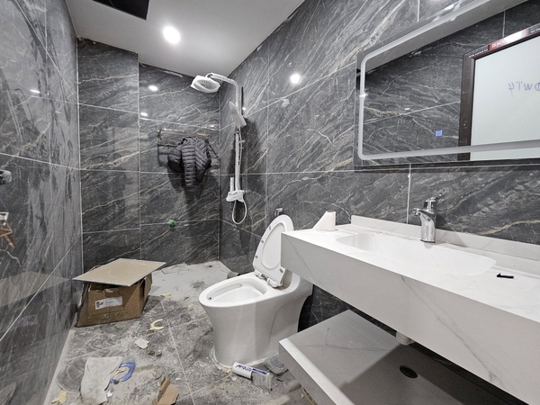 Bán nhà phố Thạch Bàn, Nhà 5 tầng, DT 48m2, MT 4.55m, có thang máy, 3PN, SĐCC