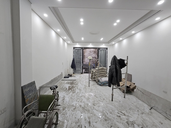 Bán nhà phố Thạch Bàn, Nhà 5 tầng, DT 48m2, MT 4.55m, có thang máy, 3PN, SĐCC