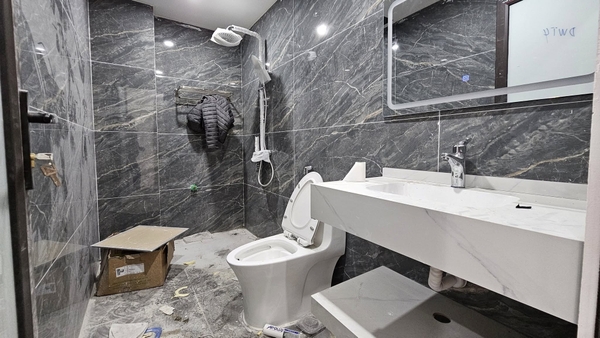 Bán nhà phố Thạch Bàn, Nhà 5 tầng, DT 48m2, MT 4.55m, có thang máy, 3PN, SĐCC