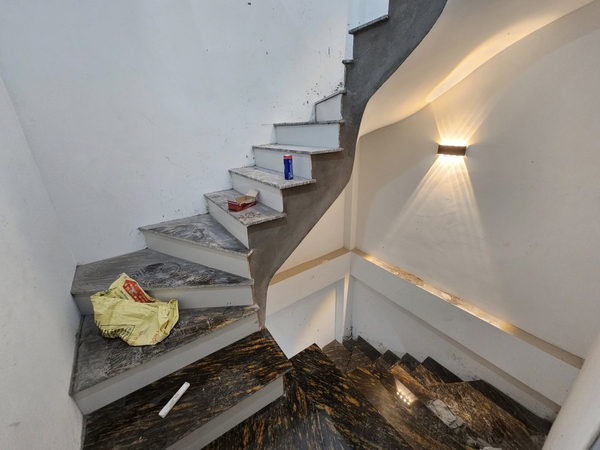 Bán nhà phố Thạch Bàn, Nhà 5 tầng, DT 48m2, MT 4.55m, có thang máy, 3PN, SĐCC
