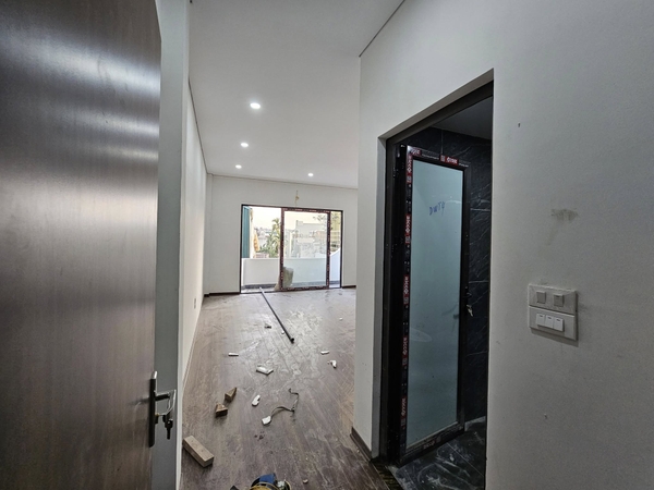 Bán nhà phố Thạch Bàn, Nhà 5 tầng, DT 48m2, MT 4.55m, có thang máy, 3PN, SĐCC