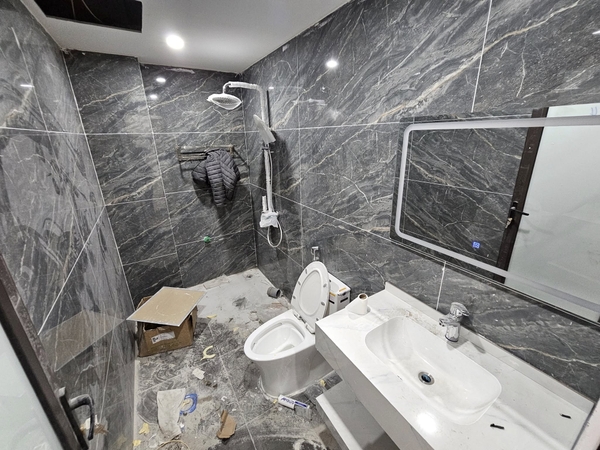 Bán nhà phố Thạch Bàn, Nhà 5 tầng, DT 48m2, MT 4.55m, có thang máy, 3PN, SĐCC