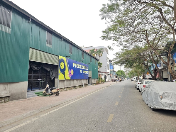 Bán đất mặt phố Hoa Động, Cự Khối, 81m2, MT 5.5m, đường 13.5m, tiện kinh doanh, VP cty