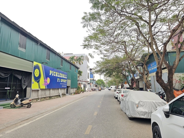 Bán đất mặt phố Hoa Động, Cự Khối, 81m2, MT 5.5m, đường 13.5m, tiện kinh doanh, VP cty