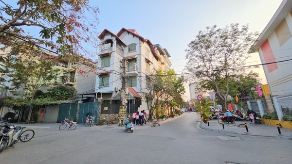 Bán nhà mặt ngõ phố Cổ Linh, Thạch Bàn, 7 tầng, DT 40m2, MT 4m, đường 11m, kinh doanh