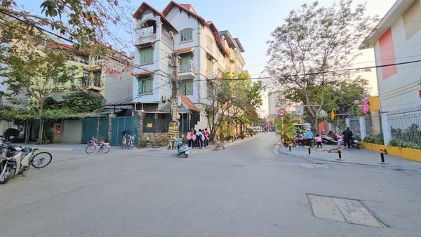 Bán nhà mặt ngõ phố Cổ Linh, Thạch Bàn, 7 tầng, DT 40m2, MT 4m, đường 11m, kinh doanh