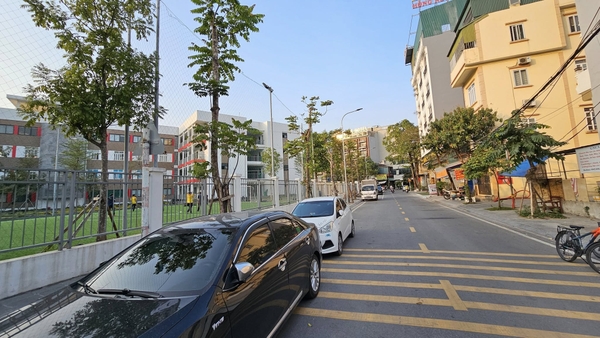 Bán nhà mặt ngõ phố Cổ Linh, Thạch Bàn, 7 tầng, DT 40m2, MT 4m, đường 11m, kinh doanh