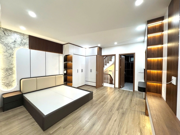 Bán nhà Phúc Lợi, gần Trường Lê Quý Đôn, 5 tầng, DT 40m2, MT 3.8m, lô góc, 3PN, 2026