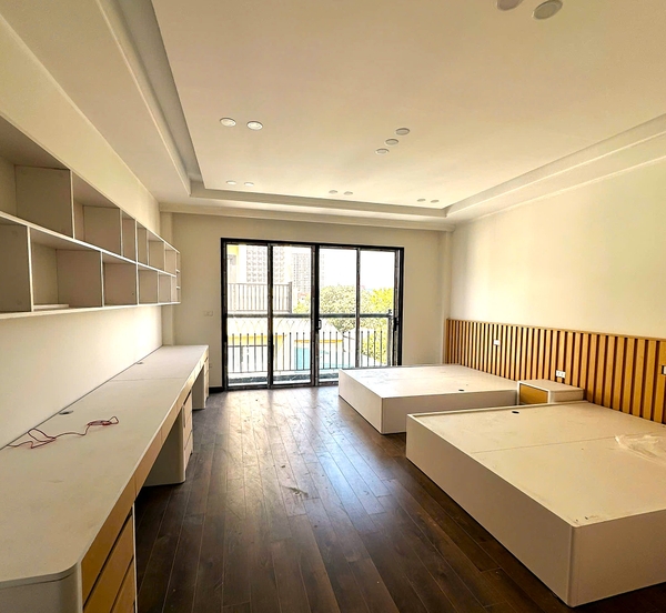 Bán nhà phố Lâm Hạ, gần hồ Hàng Không, 7 tầng, DT 68m2, MT 5m, 4PN, full nội thất