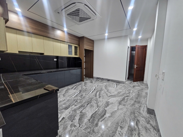 Bán nhà Ngõ 204 phố Cổ Linh, 7 tầng, DT 45m2, MT 4m, 3PN, full nội thất, tiện kinh doanh