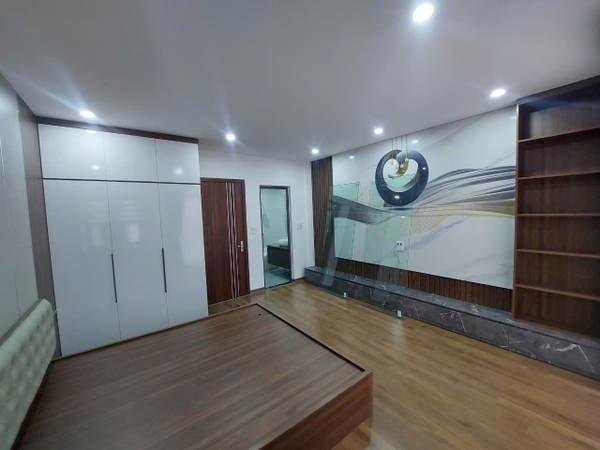 Bán nhà Bồ Đề, gần cầu Chương Dương,  6 tầng, DT 40m2, MT 4.5m, 3PN, có thang máy