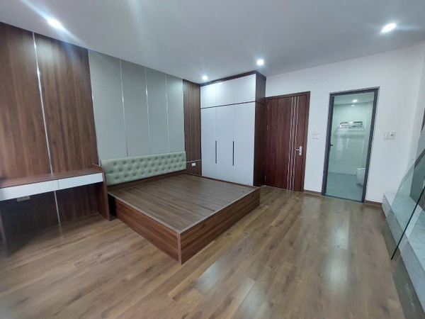 Bán nhà Bồ Đề, gần cầu Chương Dương,  6 tầng, DT 40m2, MT 4.5m, 3PN, có thang máy