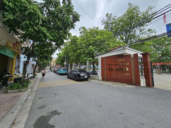 Bán nhà Ngõ 42 Sài Đồng, 7 tầng, DT 65m2, MT 5m, 4PN, full nội thất, thang máy, gara