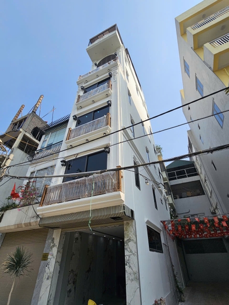 Bán nhà phân lô phố Cổ Linh, Thạch Bàn, 7 tầng, DT 40m2, MT 3.8m, 4PN, tiện kinh doanh