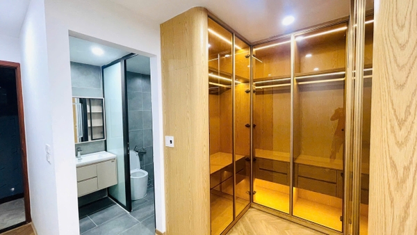 Bán nhà phố Xuân Đỗ, Cự Khối, 6 tầng, DT 53m2, MT 4m, 4PN, có thang máy, gara ô tô