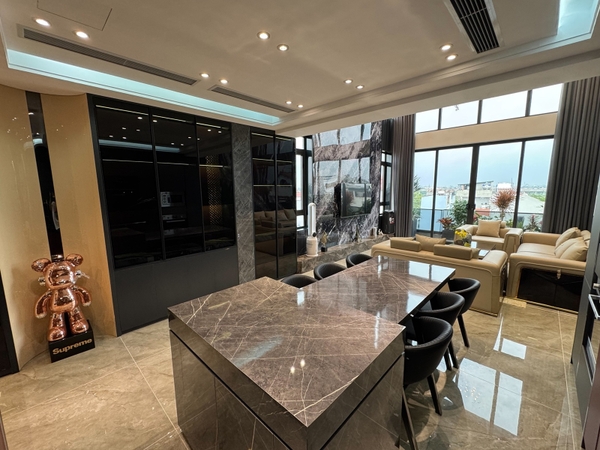 Bán nhà mặt ngõ Nguyễn Thời Trung, Thạch Bàn, 8 tầng, DT 90m2, MT 5m, 5PN, full nội thất