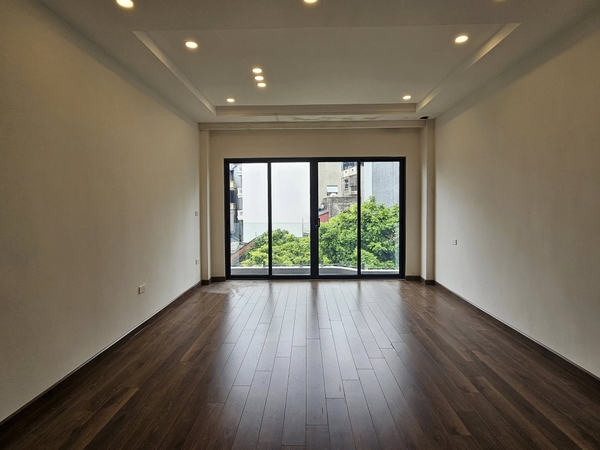 Bán nhà Phố Thạch Bàn, 6 tầng, DT 56m2, MT 6.5m, 4PN, có thang máy, SĐCC, 2026