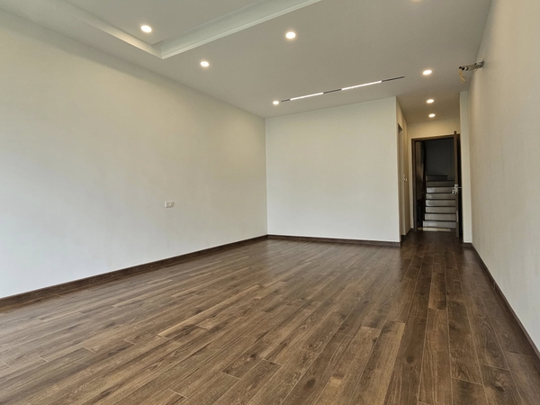 Bán nhà Phố Thạch Bàn, 6 tầng, DT 56m2, MT 6.5m, 4PN, có thang máy, SĐCC, 2026