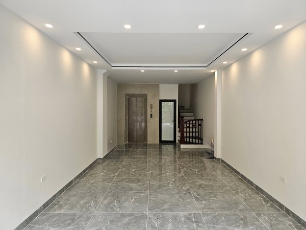 Bán nhà Phố Thạch Bàn, 6 tầng, DT 56m2, MT 6.5m, 4PN, có thang máy, SĐCC, 2026