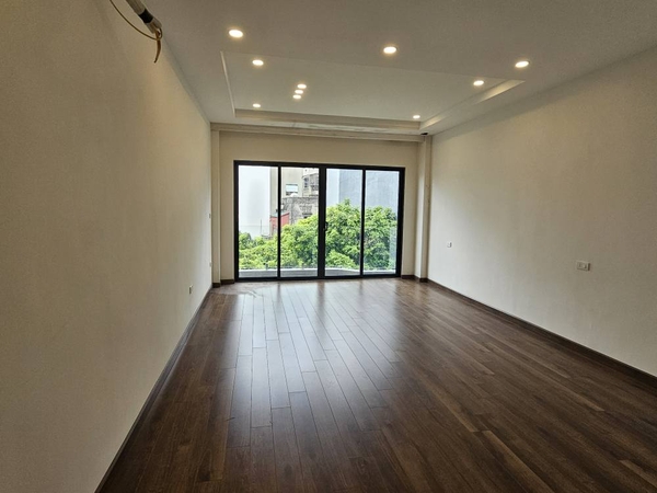 Bán nhà Phố Thạch Bàn, 6 tầng, DT 56m2, MT 6.5m, 4PN, có thang máy, SĐCC, 2026