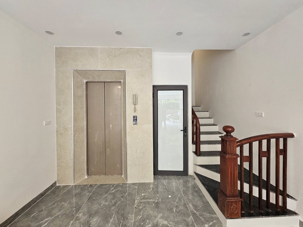 Bán nhà Phố Thạch Bàn, 6 tầng, DT 56m2, MT 6.5m, 4PN, có thang máy, SĐCC, 2026