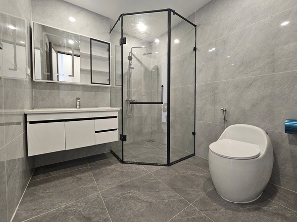 Bán nhà Phố Thạch Bàn, 6 tầng, DT 56m2, MT 6.5m, 4PN, có thang máy, SĐCC, 2026