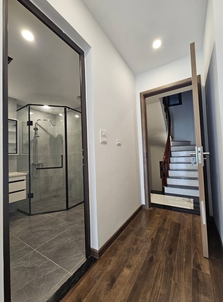 Bán nhà Phố Thạch Bàn, 6 tầng, DT 56m2, MT 6.5m, 4PN, có thang máy, SĐCC, 2026