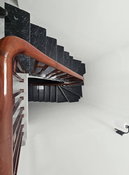 Bán nhà Phố Thạch Bàn, 6 tầng, DT 56m2, MT 6.5m, 4PN, có thang máy, SĐCC, 2026