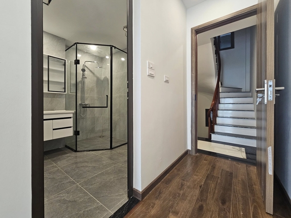 Bán nhà Phố Thạch Bàn, 6 tầng, DT 56m2, MT 6.5m, 4PN, có thang máy, SĐCC, 2026