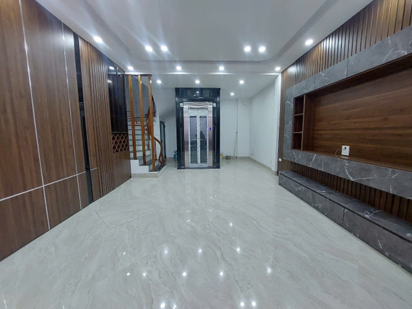 Bán nhà Bồ Đề, gần cầu Chương Dương,  6 tầng, DT 40m2, MT 4.5m, 3PN, có thang máy
