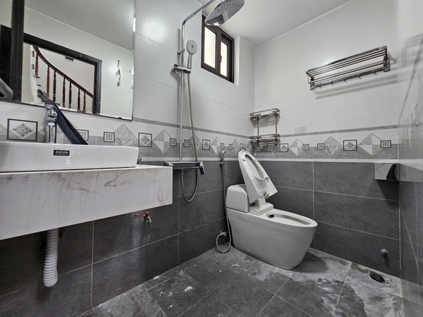 Bán nhà mặt ngõ phố Bát Khối, Cự Khối, 5 tầng, DT 90m2, MT 5m, tiện kinh doanh, 2026