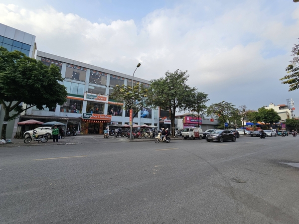 Bán nhà Ngõ 42 Sài Đồng, 7 tầng, DT 65m2, MT 5m, 4PN, full nội thất, thang máy, gara