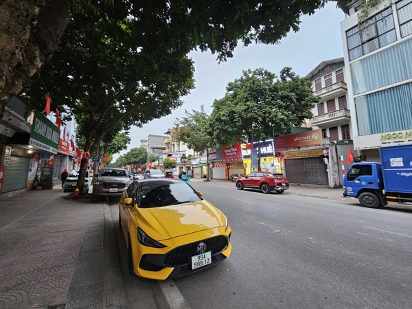 Bán nhà mặt phố Thạch Bàn, 5 tầng, DT 70m2, MT 5.4m, Đông Nam, tiện kinh doanh, VP