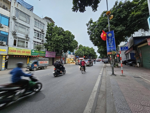 Bán nhà mặt phố Thạch Bàn, 5 tầng, DT 70m2, MT 5.4m, Đông Nam, tiện kinh doanh, VP