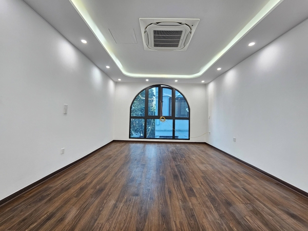 Bán nhà Ngõ 216 phố Cổ Linh, 6 tầng, DT 43m2, MT 4.1m, lô góc, có thang máy, gara ô tô