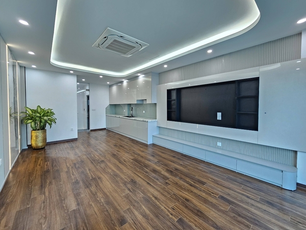 Bán nhà Ngõ 216 phố Cổ Linh, 6 tầng, DT 43m2, MT 4.1m, lô góc, có thang máy, gara ô tô