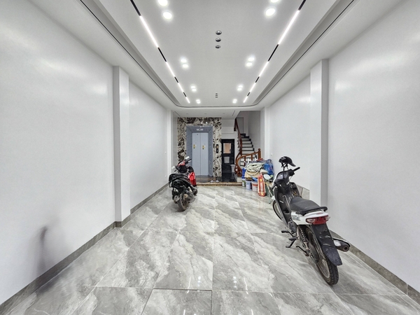 Bán nhà phố Nguyễn Văn Cừ, Gia Thụy, 7 tầng, DT 48m2, MT 4m, 4PN, thang máy, gara ô tô