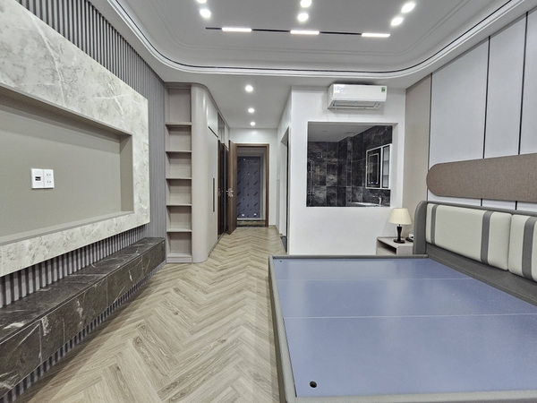 Bán nhà phố Nguyễn Văn Cừ, Gia Thụy, 7 tầng, DT 48m2, MT 4m, 4PN, thang máy, gara ô tô