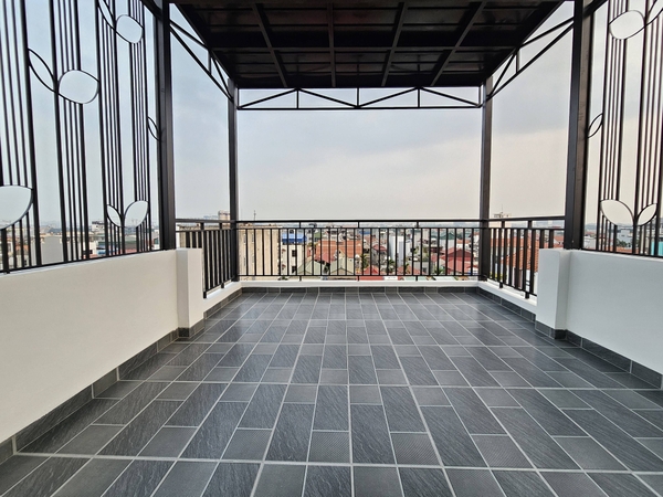 Bán nhà phố Nguyễn Văn Cừ, Gia Thụy, 7 tầng, DT 48m2, MT 4m, 4PN, thang máy, gara ô tô