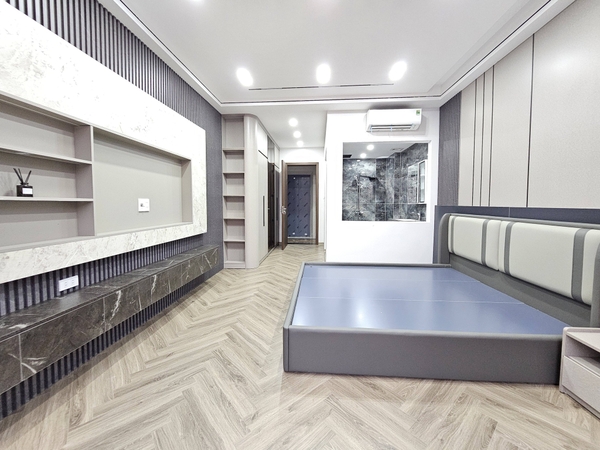 Bán nhà phố Nguyễn Văn Cừ, Gia Thụy, 7 tầng, DT 48m2, MT 4m, 4PN, thang máy, gara ô tô