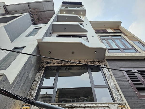 Bán nhà phố Nguyễn Văn Cừ, Gia Thụy, 7 tầng, DT 48m2, MT 4m, 4PN, thang máy, gara ô tô