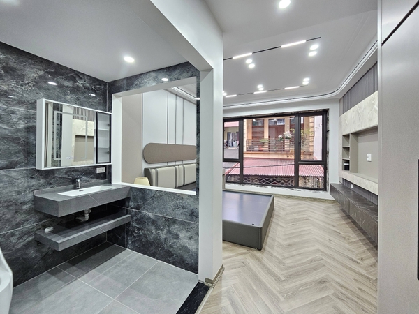 Bán nhà phố Nguyễn Văn Cừ, Gia Thụy, 7 tầng, DT 48m2, MT 4m, 4PN, thang máy, gara ô tô