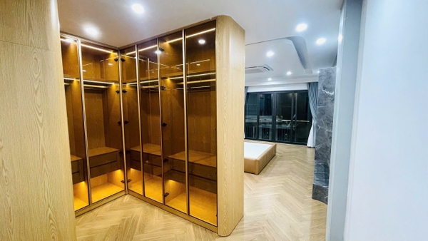 Bán nhà phố Xuân Đỗ, Cự Khối, 6 tầng, DT 53m2, MT 4m, 4PN, có thang máy, gara ô tô