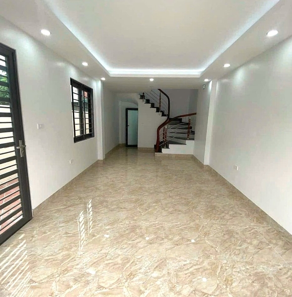 Bán nhà ngõ 565 Bát Khối, Cự Khối, 6 tầng, DT 35m2, MT 3.85m, 3PN, có gara ô tô, 2025