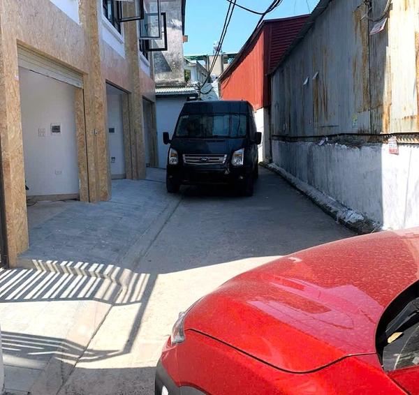 Bán nhà ngõ 565 Bát Khối, Cự Khối, 6 tầng, DT 35m2, MT 3.85m, 3PN, có gara ô tô, 2025