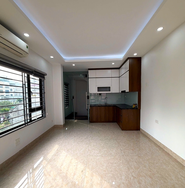 Bán nhà ngõ 565 Bát Khối, Cự Khối, 6 tầng, DT 35m2, MT 3.85m, 3PN, có gara ô tô, 2025