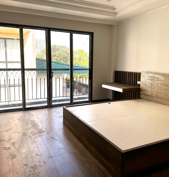 Bán nhà phố Lâm Hạ, gần hồ Hàng Không, 7 tầng, DT 68m2, MT 5m, 4PN, full nội thất