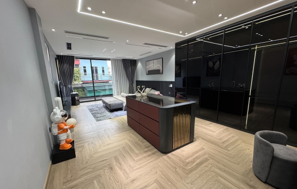 Bán nhà mặt ngõ Nguyễn Thời Trung, Thạch Bàn, 8 tầng, DT 90m2, MT 5m, 5PN, full nội thất